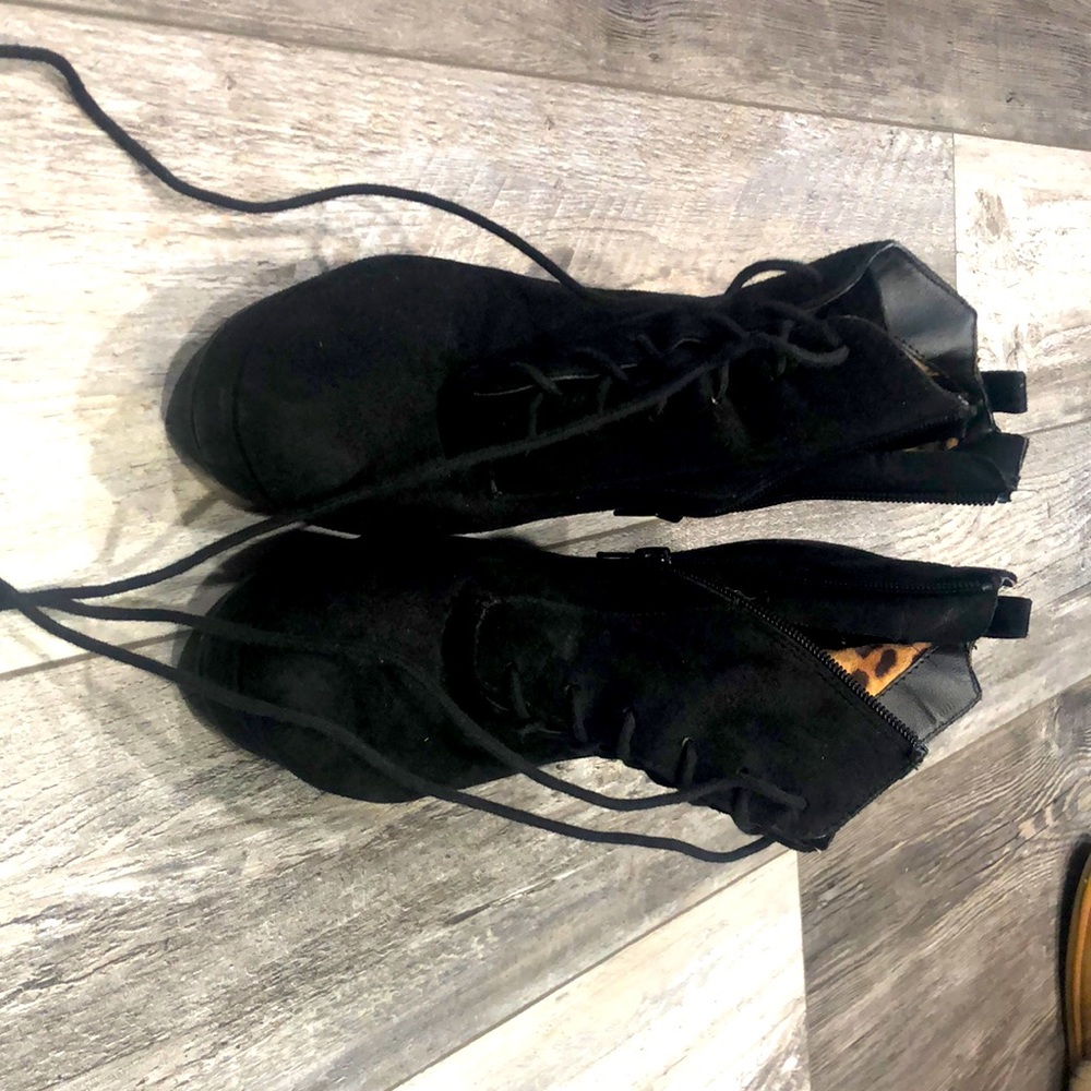 Black wedge laced boots